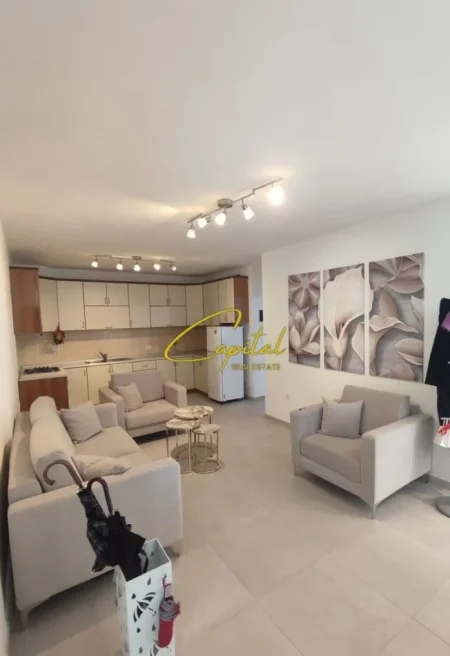 Tirane, jepet me qera zyre Kati 4, 90 m² 600 € (ISH EKSPOZITA)