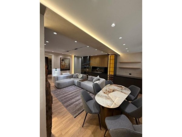 Tirane, jepet me qera apartament 2+1 Kati 8, 89 m² 1.700 € (Rruga e Durresit)