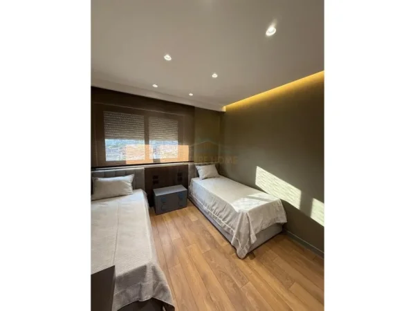 Tirane, jepet me qera apartament 2+1 Kati 8, 89 m² 1.700 € (Rruga e Durresit)