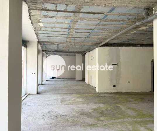 Shkoder, jepet me qera ambjent biznesi Kati -1, 155 m² (RR. NAZMI KRYEZIU)
