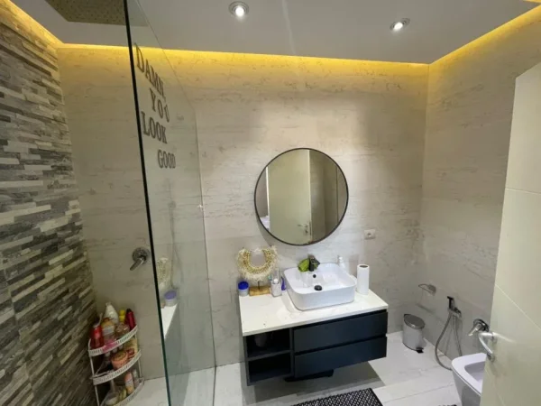 Tirane, shes apartament 2+1+Ballkon Kati 3, 150 m² 285.000 € (Kopshti Botanik)