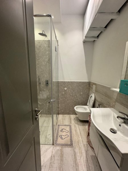 Tirane, jepet me qera apartament 2+1 Kati 2, 750 €