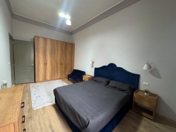 Tirane, jepet me qera apartament 2+1 Kati 2, 750 €
