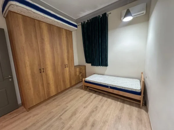 Tirane, jepet me qera apartament 2+1 Kati 2, 700 €