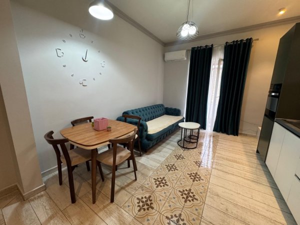 Tirane, jepet me qera apartament 2+1 Kati 2, 750 €