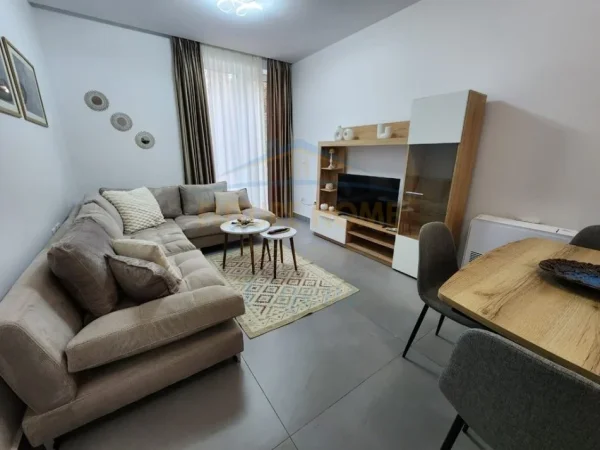 Tirane, jepet me qera apartament 2+1+Ballkon Kati 0, 100 m² 1.200 € (Kompleksi Forest, Tirane)