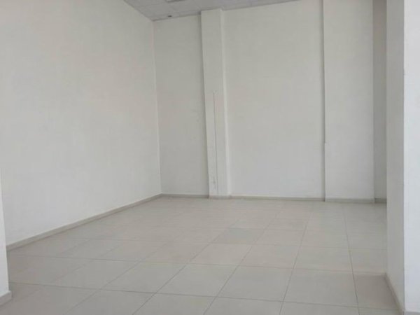 Tirane, jepet me qera ambjent biznesi , (Rruga e Barrikadave)