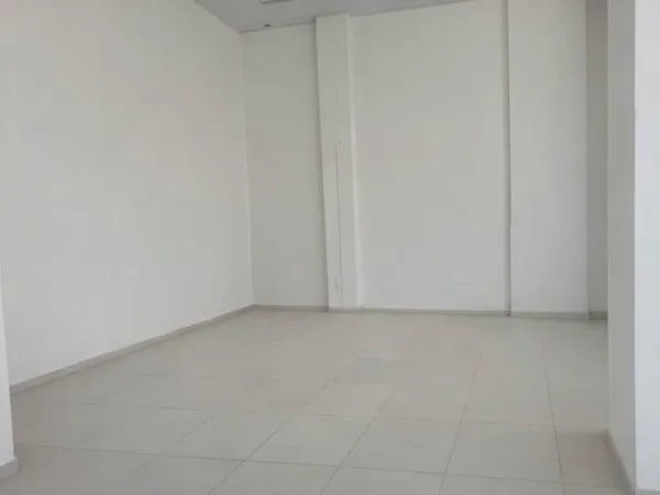 Tirane, jepet me qera ambjent biznesi , (Rruga e Barrikadave)