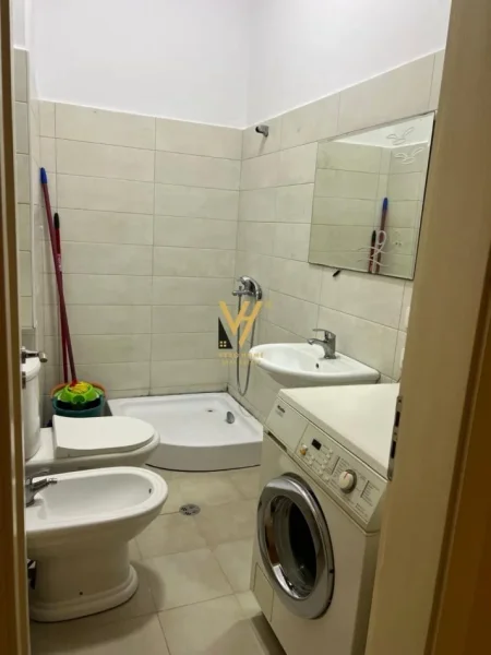 Tirane, jepet me qera apartament 2+1+Ballkon Kati 1, 110 m² 500 € (FRESK)