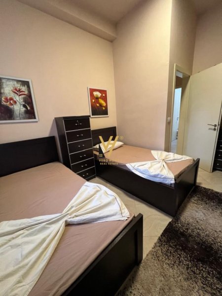 Tirane, jepet me qera apartament 2+1+Ballkon Kati 1, 110 m² 500 € (FRESK)
