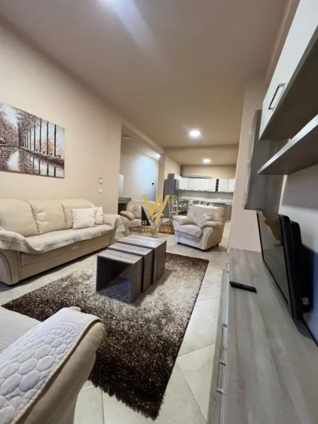 Tirane, jepet me qera apartament 2+1+Ballkon Kati 1, 110 m² 500 € (FRESK)