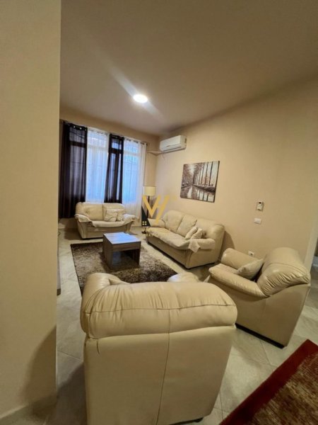 Tirane, jepet me qera apartament 2+1+Ballkon Kati 1, 110 m² 500 € (FRESK)