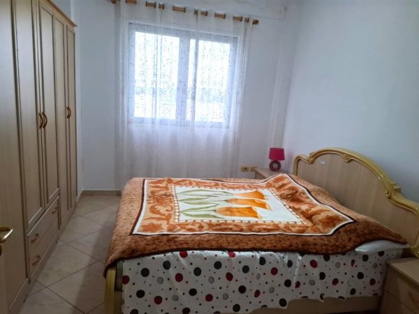 Jepet me Qera Apartament 2+1 tek Rruga Fortuzi ne Qender te Tiranës,  700 €uro