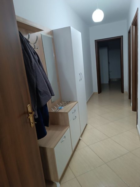 Tirane, jepet me qera apartament 2+1 Kati 4, 90 m² 500 € (kthesa e kamzes)