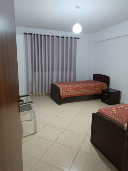 Tirane, jepet me qera apartament 2+1 Kati 4, 90 m² 500 € (kthesa e kamzes)
