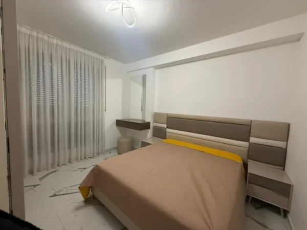 Tirane, jepet me qera apartament 2+1 Kati 4, 75 m² 800 € (MYSLYM SHYRI)