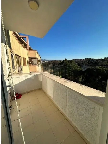 Tirane, jepet me qera apartament 2+1 Kati 11, 106 m² 800 € (rruga faik konica)