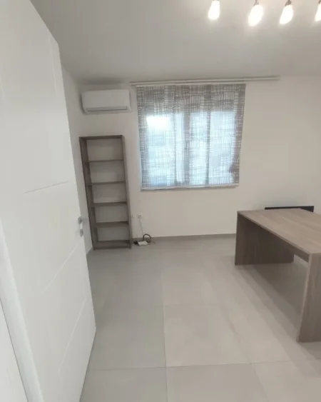 Tirane, jepet me qera apartament 2+1 Kati 4, 82 m² 600 € (ish ekspozita)