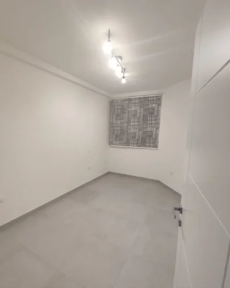 Tirane, jepet me qera apartament 2+1 Kati 4, 82 m² 600 € (ish ekspozita)