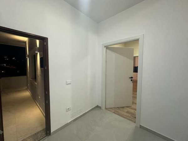 Tirane, jepet me qera Vile 2+1 Kati 2, 120 m² 500 € (sauk i ri)