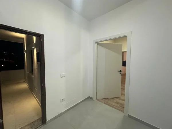 Tirane, jepet me qera Vile 2+1 Kati 2, 120 m² 500 € (sauk i ri)