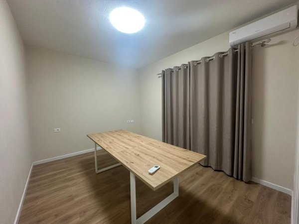 Tirane, jepet me qera Vile 2+1 Kati 2, 120 m² 500 € (sauk i ri)