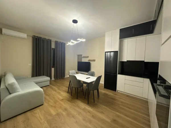 Tirane, jepet me qera Vile 2+1 Kati 2, 120 m² 500 € (sauk i ri)