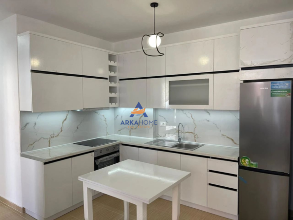 Tirane, jepet me qera apartament 2+1+Ballkon Kati 2, 98 m² 650 € 