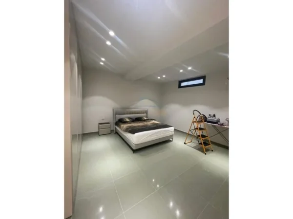 Tirane, jepet me qera Vile 2 Katshe , 250 m² 4.000 € (Farke)