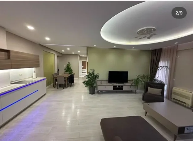 Tirane, jepet me qera apartament 3+1+Aneks+Ballkon Kati 4, 189 m² 1.400 € (Komleksi FZ)