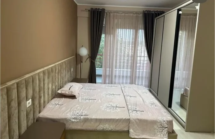 Tirane, jepet me qera apartament 3+1+Aneks+Ballkon Kati 4, 189 m² 1.400 € (Komleksi FZ)