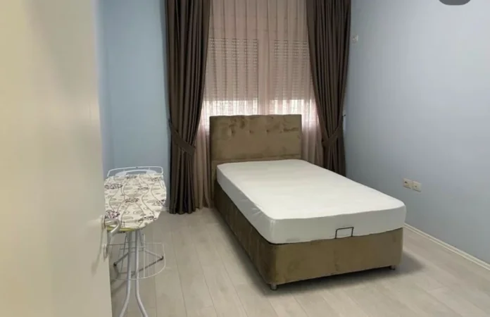 Tirane, jepet me qera apartament 3+1+Aneks+Ballkon Kati 4, 189 m² 1.400 € (Komleksi FZ)