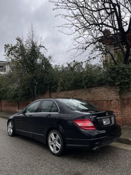 Tirane, shes makine Mercedes Benz C300 4Matic W204 Benzin, e zeze automatik Kondicioner 220 km 5.990 €