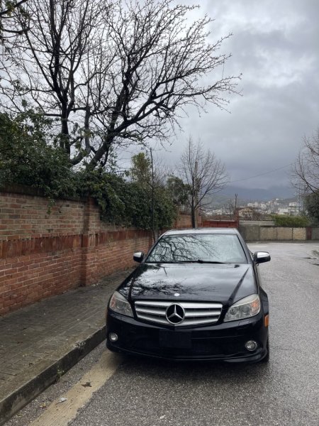 Tirane, shes makine Mercedes Benz C300 4Matic W204 Benzin, e zeze automatik Kondicioner 220 km 5.990 €