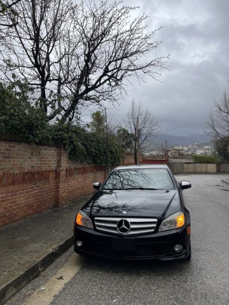 Tirane, shes makine Mercedes Benz C300 4Matic W204 Benzin, e zeze automatik Kondicioner 220 km 5.990 €
