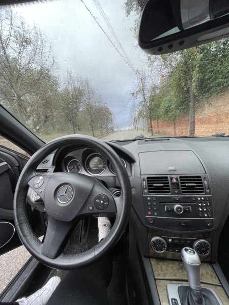 Tirane, shes makine Mercedes Benz C300 4Matic W204 Benzin, e zeze automatik Kondicioner 220 km 5.990 €