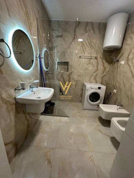 Tirane, jepet me qera apartament 2+1+Ballkon Kati 7, 90 m² 600 € (ASTIR)