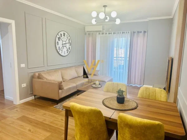 Tirane, jepet me qera apartament 2+1+Ballkon Kati 7, 90 m² 600 € (ASTIR)