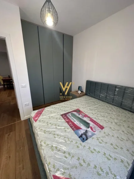 Tirane, jepet me qera apartament 2+1+Ballkon Kati 7, 90 m² 600 € (ASTIR)