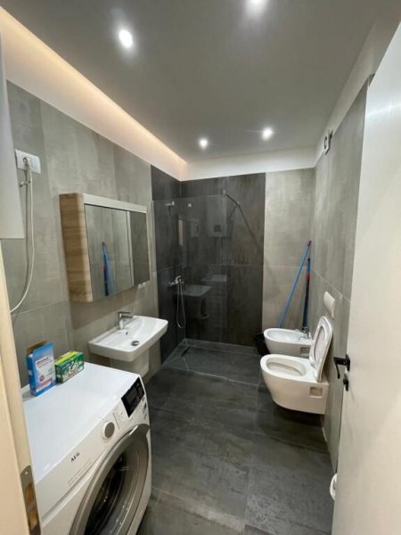Tirane, jepet me qera apartament 2+1+Ballkon Kati 6, 90 m² 1.700 € (Rruga Kosovareve)
