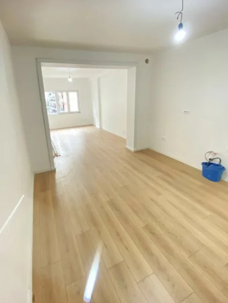 Tirane, shitet apartament 1+1 Kati 5, 52 m² 140.000 € (Rruga e Kosovareve)