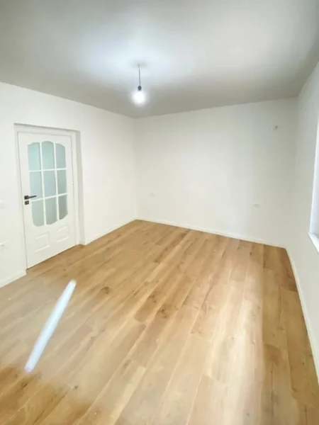 Tirane, shitet apartament 1+1 Kati 5, 52 m² 140.000 € (Rruga e Kosovareve)