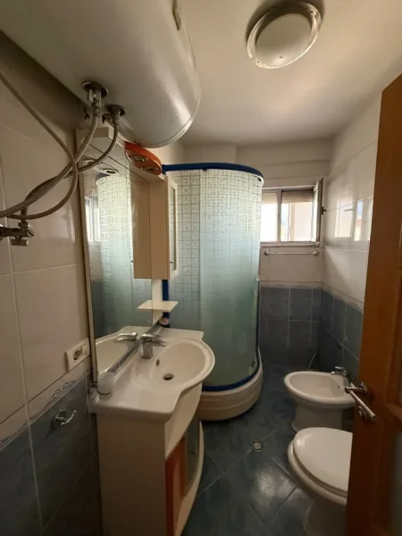 Tirane, shitet apartament 2+1 Kati 4, 95 m² 170.000 € (Rruga Irfan Tomini)