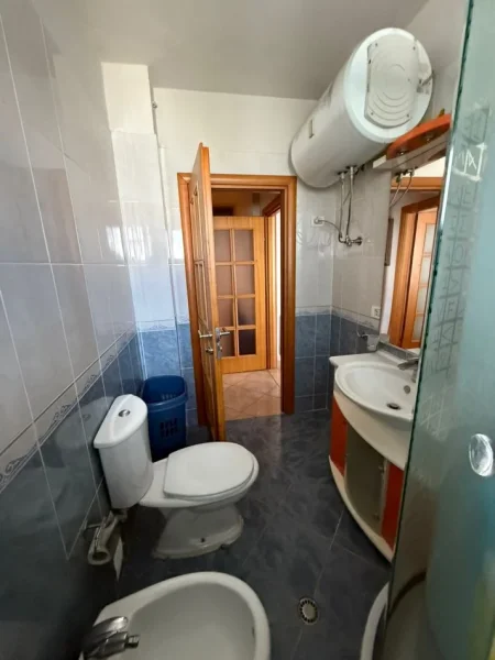 Tirane, shitet apartament 2+1 Kati 4, 95 m² 170.000 € (Rruga Irfan Tomini)