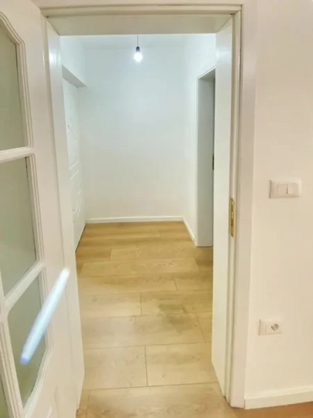 Tirane, shitet apartament 1+1 Kati 5, 60 m² 160.000 € (Rruga e Kosovareve)
