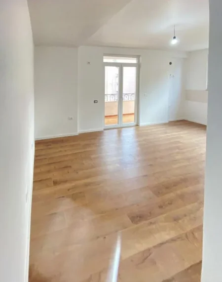 Tirane, shitet apartament 1+1 Kati 5, 60 m² 160.000 € (Rruga e Kosovareve)