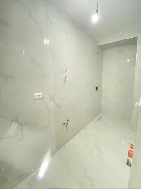 Tirane, shitet apartament 1+1 Kati 5, 60 m² 160.000 € (Rruga e Kosovareve)