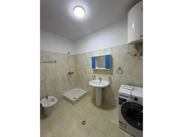 Tirane, jepet me qera apartament 2+1+Ballkon Kati 4, 90 m² 600 € (Don Bosko , Tirane.)