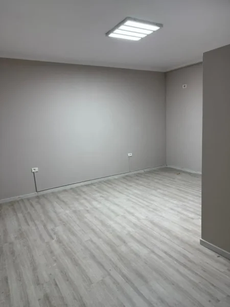 Tirane, jepet me qera dyqan Kati 2, 40 m² 270 € (rruga e elbasanit)