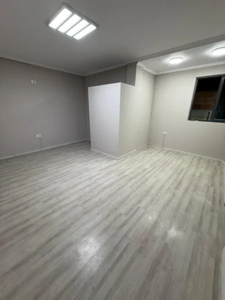 Tirane, jepet me qera dyqan Kati 2, 40 m² 270 € (rruga e elbasanit)
